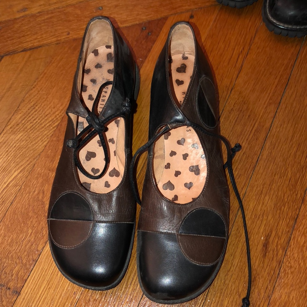 Never been worn black and brown Hispanitas